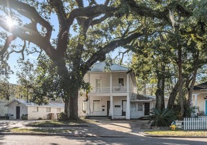 Old Dauphin Way Historic Home - Unit 4