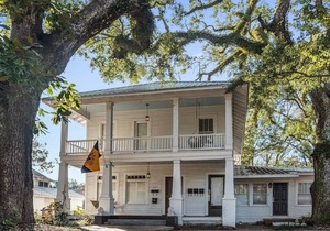 Old Dauphin Way Historic Home - Unit 4