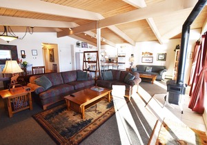 On Lake! Top Floor, WOW Views, Deck! Elevator, Hot Tub. Walk to Concerts