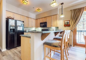 On Sierra Star Golf Course! Bright Unit, Gas Grill & Laundry. Pool On-site