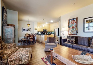 On the Golf Course! Bright, Updated. Gas Grill, Wash/Dryer, Relaxing Location