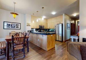 On the Golf Course! Bright, Updated. Gas Grill, Wash/Dryer, Relaxing Location