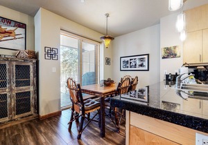 On the Golf Course! Bright, Updated. Gas Grill, Wash/Dryer, Relaxing Location
