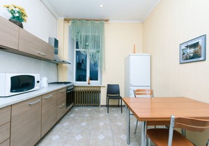 One bedroom. 6.2 Krutyi descent. Near Khreshchatyk in Kyiv
