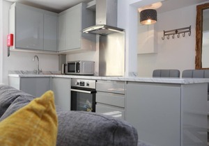 ONE BEDROOM APARTMENT CLOSE TO THE TOWN CENTRE & BEACHES - FM6139