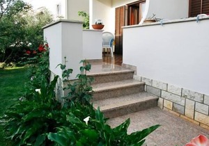 One bedroom apartment for 2 people, away from the traffic noise and close to the beach.