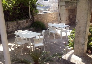 One bedroom apartment with air-conditioning Sumartin, Brač (A-11658-a)