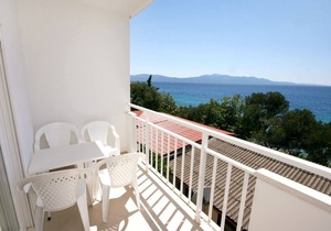 One bedroom apartment near beach Zaostrog, Makarska (A-2816-d)