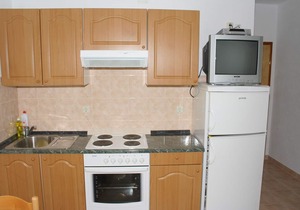 One bedroom apartment near beach Igrane, Makarska (A-2679-a)