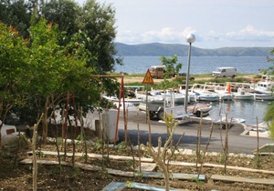 One bedroom apartment near beach Igrane, Makarska (A-2679-a)