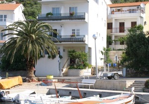 One bedroom apartment near beach Igrane, Makarska (A-2679-a)