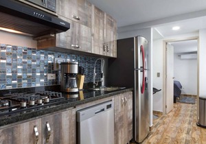 One BEDROOM HOT TUB AC SECURITY