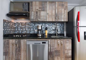 One BEDROOM HOT TUB AC SECURITY