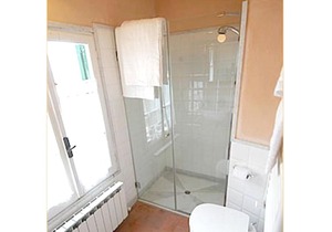 One bedroom house with terrace and wifi at Caste