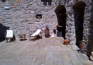 One bedroom house with terrace and wifi at Caste