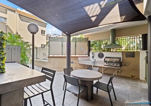 One Bedroom in the Centre of Kangaroo Point with Pool & Parking