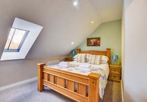 Onnen Fawr Barn - Four Bedroom House, Sleeps 11