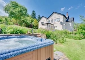 Onnen Fawr Farmhouse