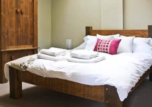 OOLITIC SPRINGS, with a garden in Dundry