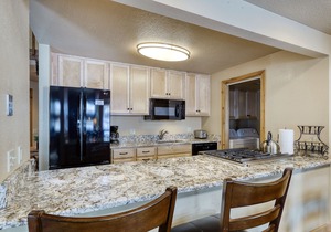 Open dog-friendly home w/WiFi, private hot tub, guest bikes, and SHARC passes