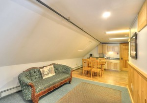 Oquossoc Suite #8 | Upstairs Suite w/Kitchenette