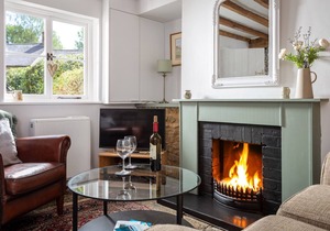 ORCHARD COTTAGE, pet friendly, with a garden in Hook Norton