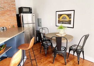 OTR Penthouse: Walk Everywhere & FREE Parking