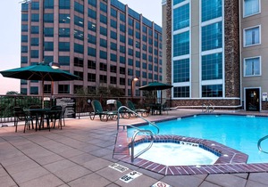 Outdoor Pool and Hot Tub | 15 Mins from Riverwalk!