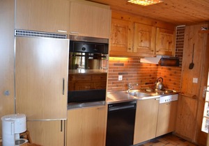 Outside : flat on the ground floor and on the 1rst floor of a chalet, for 8 persons, access from the