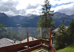 Outside : luxury modern apartment on the ground floor of a chalet, for 6-7 persons, terrace with a b