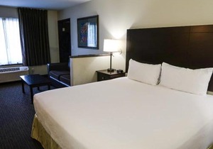 Oxford Suites Portland - Jantzen Beach