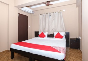 OYO 17106 Hotel Royal