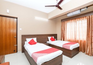 OYO 17106 Hotel Royal