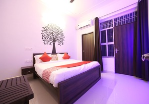 OYO 23109 Hotel Crossroads