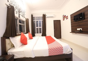 OYO 23109 Hotel Crossroads