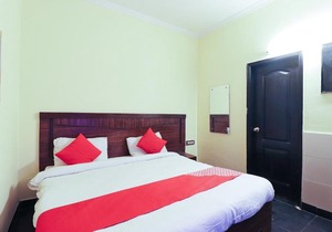 OYO 49576 Hotel Divine