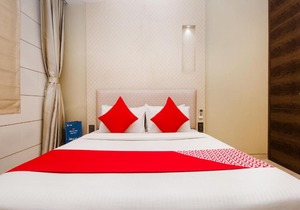OYO 8069 Hotel Pratiksha Residency