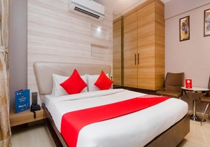 OYO 8069 Hotel Pratiksha Residency