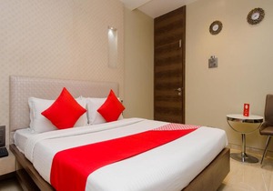 OYO 8069 Hotel Pratiksha Residency