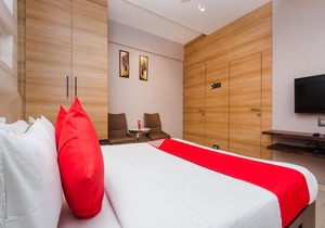 OYO 8069 Hotel Pratiksha Residency
