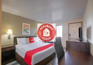 OYO Woodland Hotel and Suites
