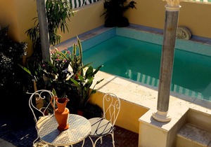 Pallazzetto, in Birgu/Vittoriosa, rooftop pool with views of sea and Valletta
