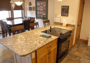 Park Place #C-104: Cozy - Close to Town and Lifts - Pool and Hot Tub Access