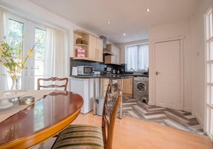 Peaceful 2 Bedroom House near City Centre