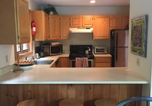 Peaceful, comfortable townhouse near Mount Snow; free shuttle; hot tub