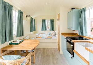 Peaceful, luxury glamping experience with a Swimming Pool, Jacuzzi and Sauna!