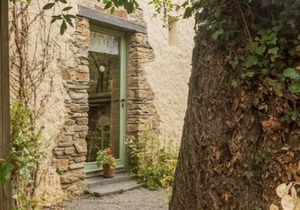 Peaceful Stone Cottage with Garden, Near Lakes & Nantes