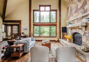 Peak 8 by AvantStay Spacious Modern Cabin w/ Hot Tub & Views