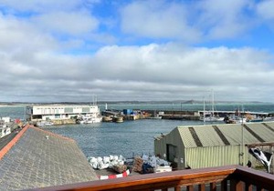 Penthouse 3 - Spacious Harbourside Apartment with Stunning Sea Views