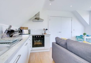Penthouse Apartment near Station/Shops/Restaurants
